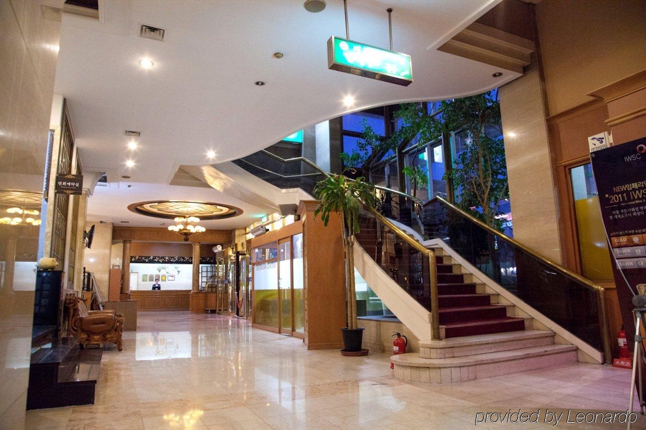 Hotel Victoria *