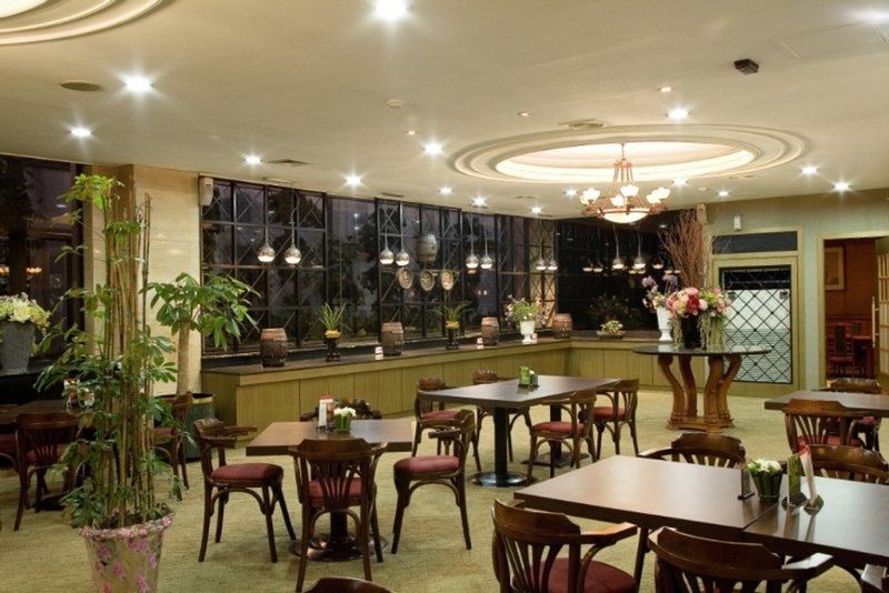 Hotel Victoria *