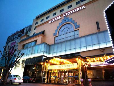 Victoria Hotel *